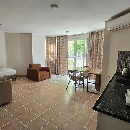 Selenya Apartahotel 3*